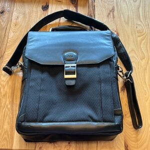 Pacific Design Business Laptop Bag Travel Carry-On Sachel Black w Shoulder Strap
